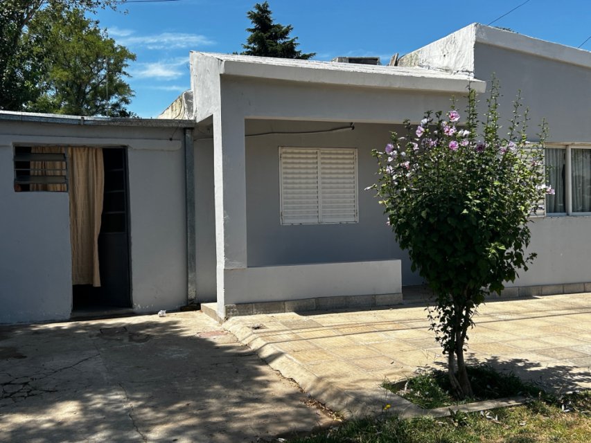 Del Prado & Borchex Junín Casa 3 con Dep.  ambientes  En Venta -1