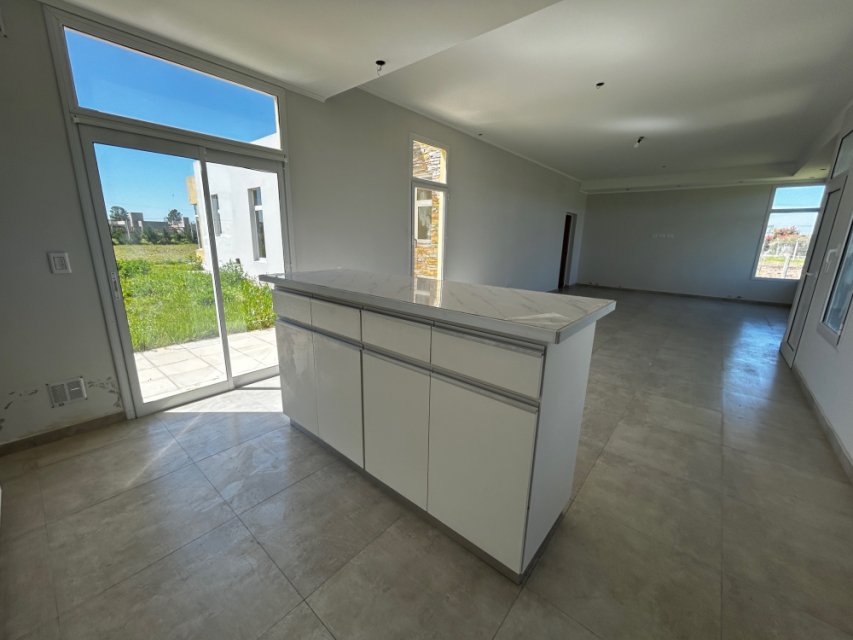 Los Álamos / Barrio Real Junín Quinta o casa de campo 4 con Dep.  ambientes  En Venta -8