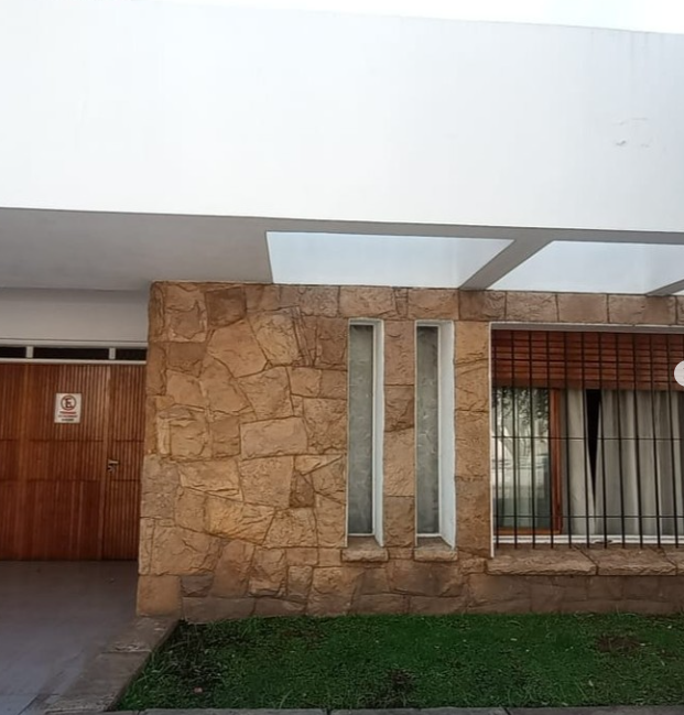 Av Rivadavia 170 Arrecifes Casa 4 con Dep.  ambientes  En Venta -1