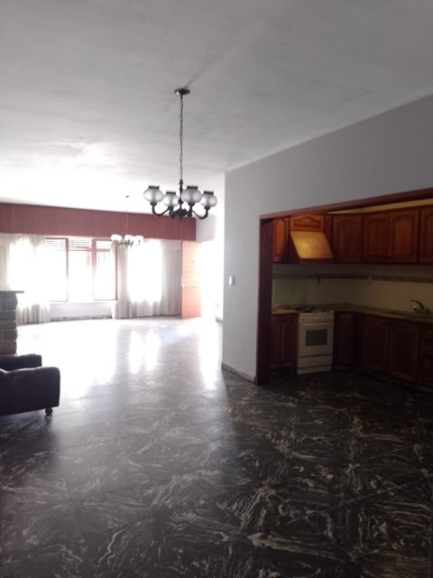 Av Rivadavia 170 Arrecifes Casa 4 con Dep.  ambientes  En Venta -3
