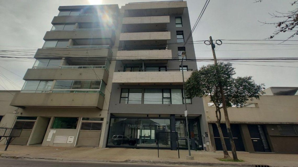 Calle 8 e/ 34 y 35 La Plata Departamento 1  ambientes  En Venta -0