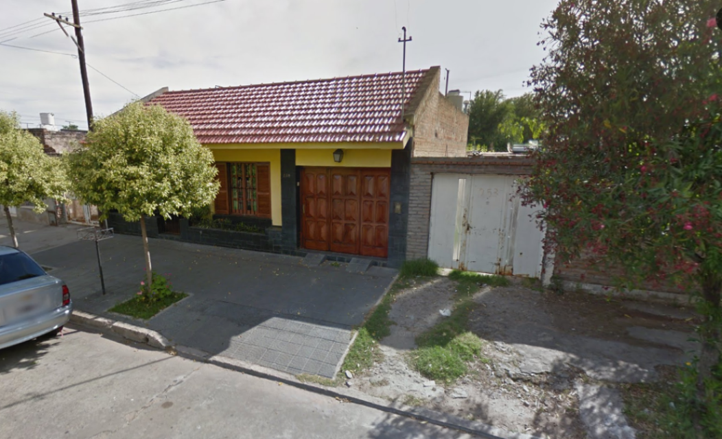 Sadi Carnot 260 Junín Casa 3 con Dep.  ambientes  En Venta -0