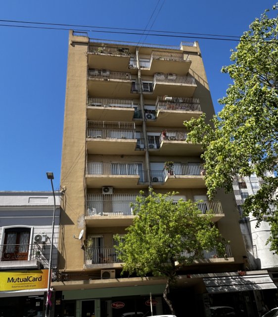 Rivadavia 129 Junín Departamento 3 con Dep.  ambientes  En Venta -0