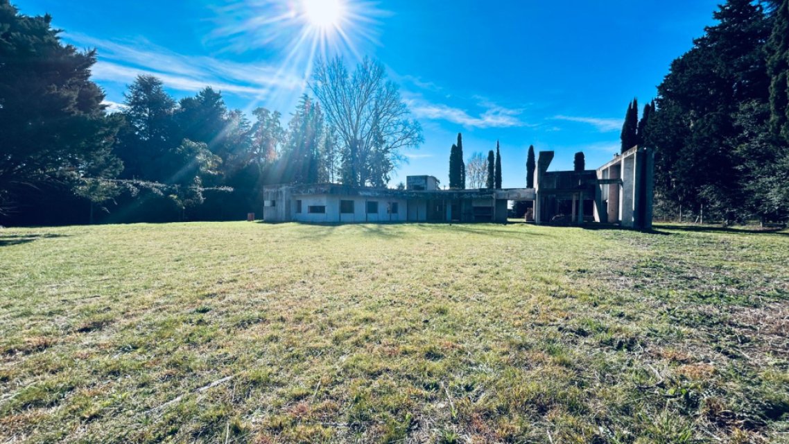 Los Tehuelches al 1500 Junín Quinta o casa de campo 4 con Dep.  ambientes  En Venta -8
