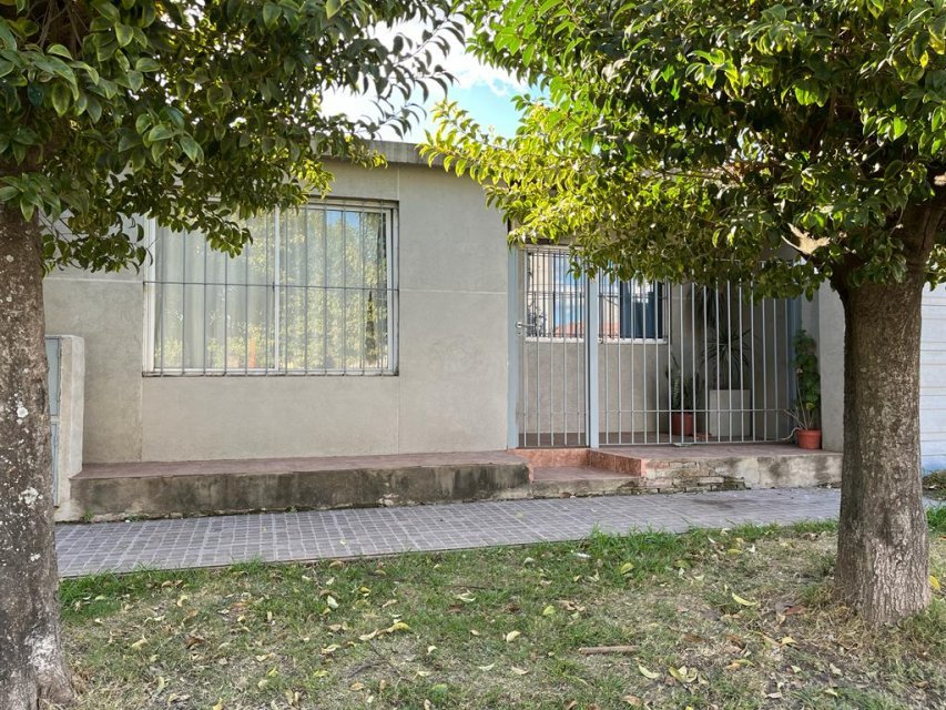 Roque Vazquez 900 Junín Casa 4 con Dep.  ambientes  En Venta -17