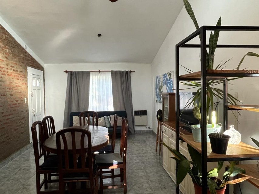 Roque Vazquez 900 Junín Casa 4 con Dep.  ambientes  En Venta -1