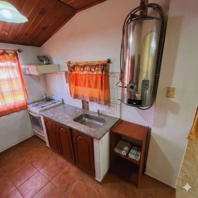Roque Vazquez 900 Junín Casa 4 con Dep.  ambientes  En Venta -21