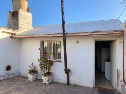 Atractiva Inversión! Casa Interior con buenas comodidades.