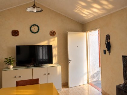Atractiva Inversión! Casa Interior con buenas comodidades.