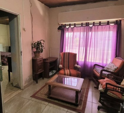 Casa en Bo Padre Respuela c/ 2 dptos internos. Ideal Inversión Acepta Permuta.