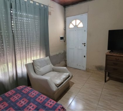 Casa en Bo Padre Respuela c/ 2 dptos internos. Ideal Inversión Acepta Permuta.