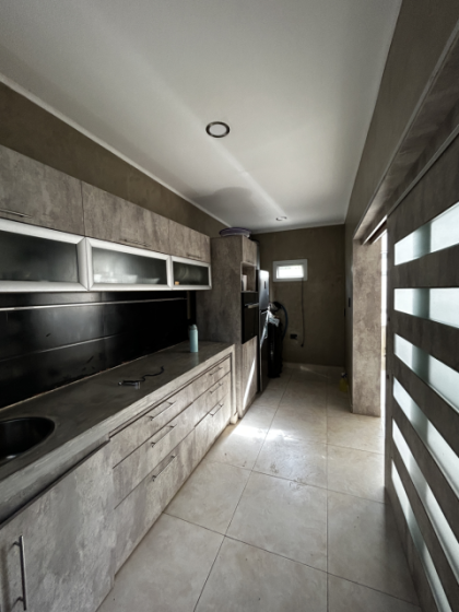 Imponente Casa Quinta - Moderna / Combina Elegancia y Diseño.