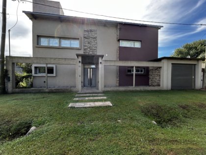 Imponente Casa Quinta - Moderna / Combina Elegancia y Diseño.