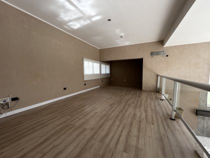Imponente Casa Quinta - Moderna / Combina Elegancia y Diseño.