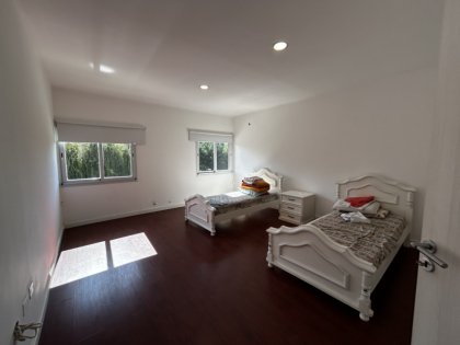 Imponente Casa Quinta - Moderna / Combina Elegancia y Diseño.
