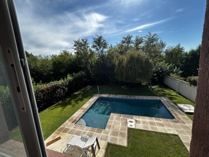 Imponente Casa Quinta - Moderna / Combina Elegancia y Diseño.