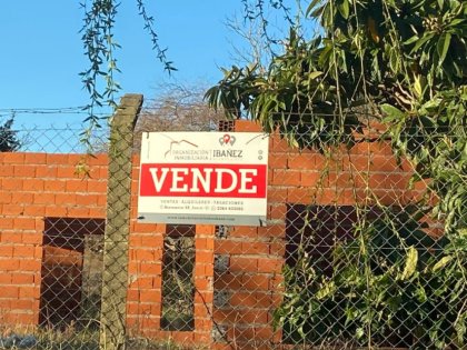 Lote De Terreno,  Calle Los Helechos Barrio Real /Posee Nueva Edificación.