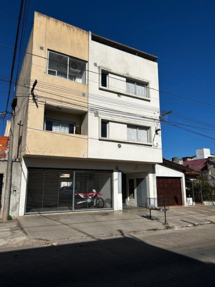 Departamento 2 ambientes por escalera, listo para habitar
