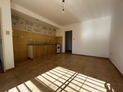 Departamento 2 ambientes por escalera, listo para habitar