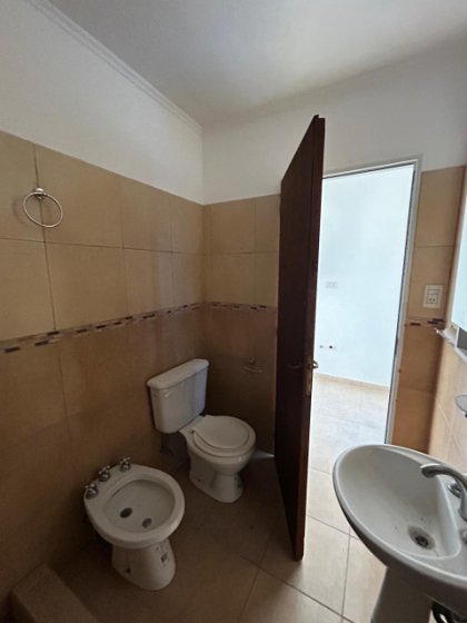 Departamento 2 ambientes por escalera, listo para habitar