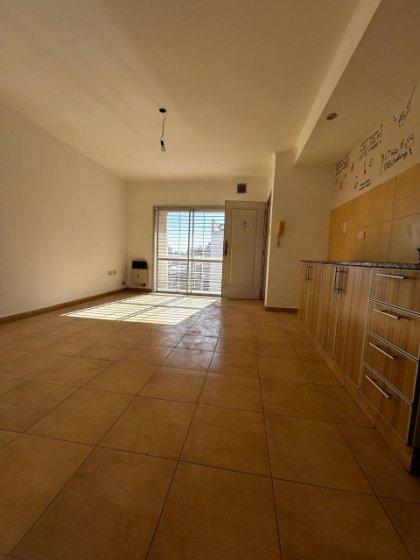 Departamento 2 ambientes por escalera, listo para habitar