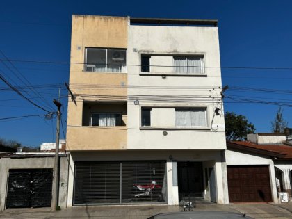 Departamento 2 ambientes por escalera, listo para habitar