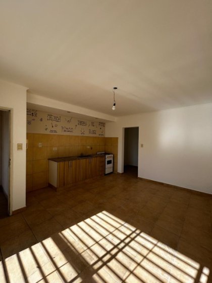 Departamento 2 ambientes por escalera, listo para habitar