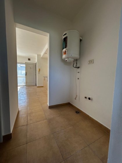Departamento 2 ambientes por escalera, listo para habitar