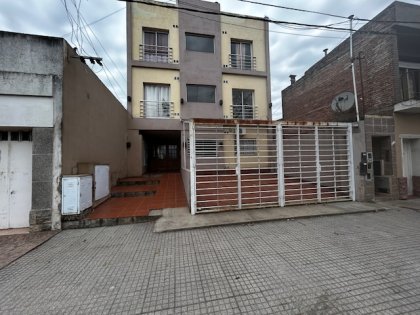 Departamento 2 ambientes muy buena ubicacion c/cochera