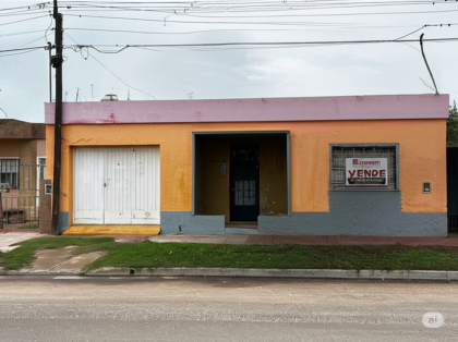 Genial Casa Económica con inmenso terreno a refaccionar en Junín (B)