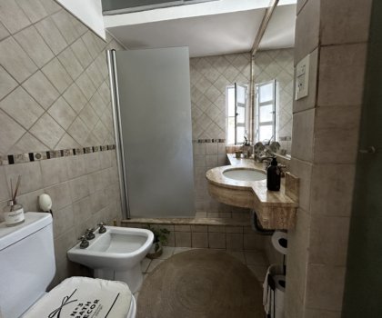 Dúplex Minimalista a Estrenar con Ubicación Premium y Terraza Espectacular