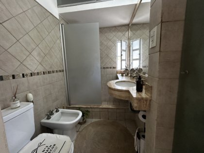 Dúplex Minimalista a Estrenar con Ubicación Premium y Terraza Espectacular