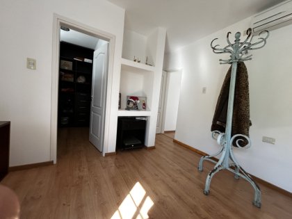 Dúplex Minimalista a Estrenar con Ubicación Premium y Terraza Espectacular