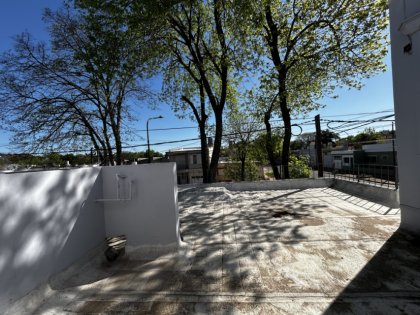 Dúplex Minimalista a Estrenar con Ubicación Premium y Terraza Espectacular