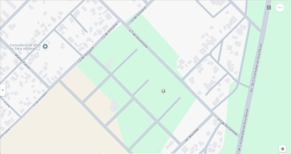Quincho con galería semicubierta,  ubicado en un amplio terreno en esquina.