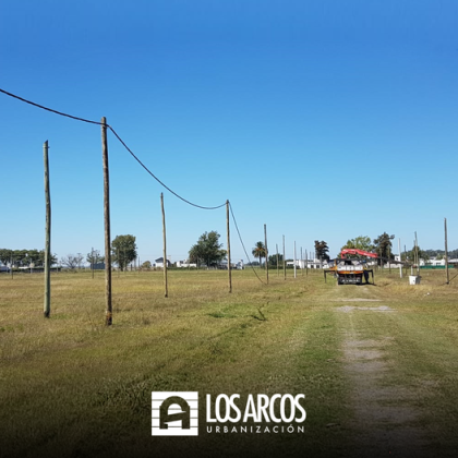 Quincho con galería semicubierta,  ubicado en un amplio terreno en esquina.