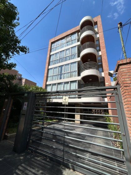 Piso de 5 Ambientes C/Cochera en el Centro de Castelar Norte