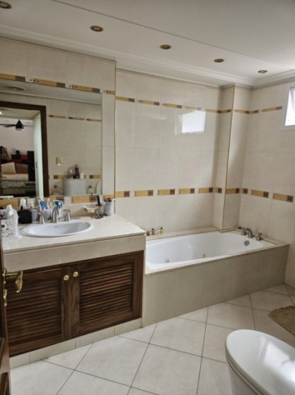 Piso de 5 Ambientes C/Cochera en el Centro de Castelar Norte