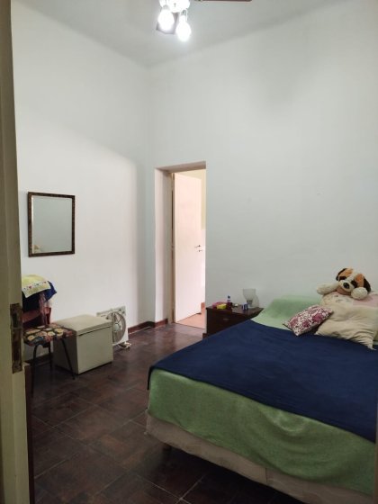 Casa familiar en barrio Belgrano.
