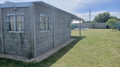 Quincho / Parrilla / Pileta sobre amplio terreno.
