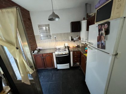 Casa con 3 dormitorios / Amplio terreno y departamento interno.