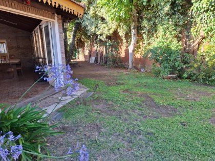 Casa Chalet c/ estilo de época - Doble Acceso, Pileta y Quincho Independiente.